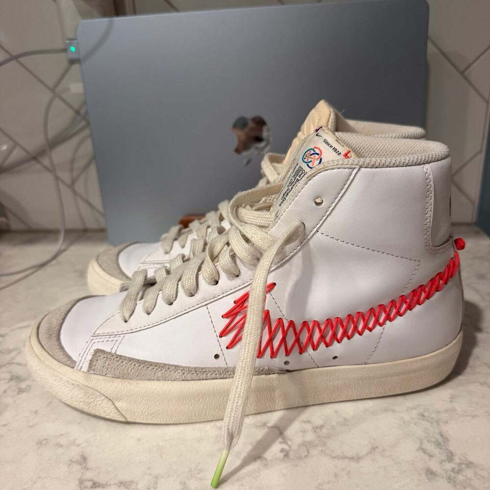 Nike Blazer Mid '77 White/Red Zigzag Stitch High-Top Sneakers size 7Y